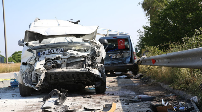Hatay'da 4 aracın karıştığı zincirleme trafik kazası: 1 ölü, 10 yaralı