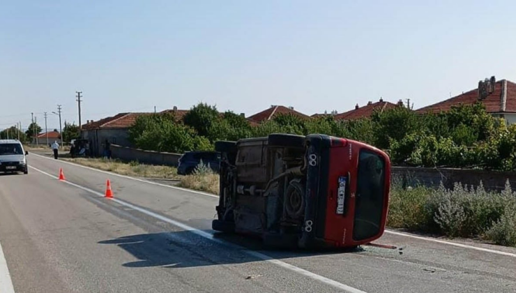 Konya’nın Kulu ilçesinde hafif ticari araç devrildi: 4 kişi yaralandı