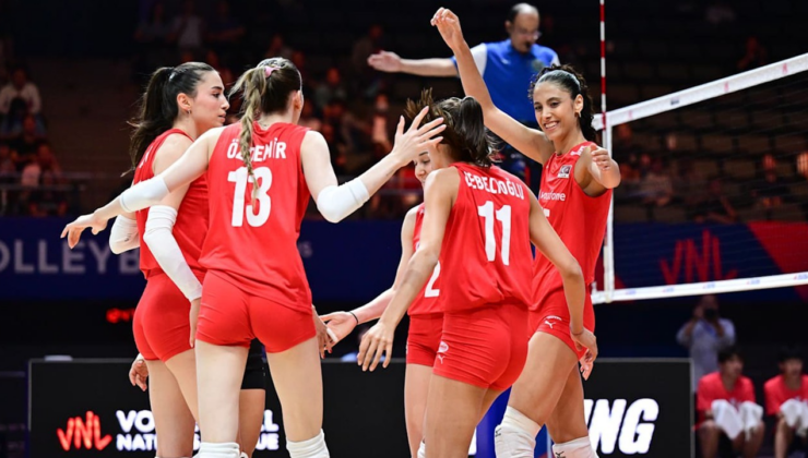 Son dakika: A Milli Kadın Voleybol Takımı 4'te 4 yaptı