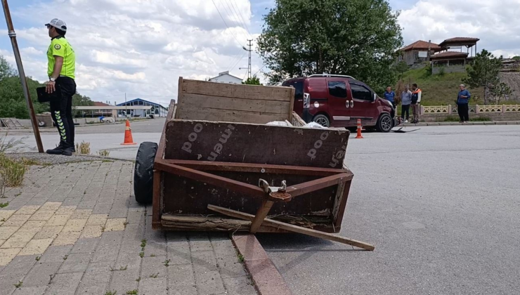 Motosikletle otomobil çarpıştı: 7 kişi yaralandı