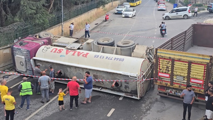İstanbul'da su tankeri devrildi