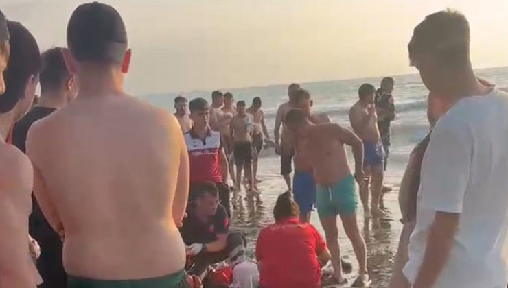 Zonguldak'ta korku dolu anlar: Boğulma tehlikesi geçirip peş peşe suya atladılar