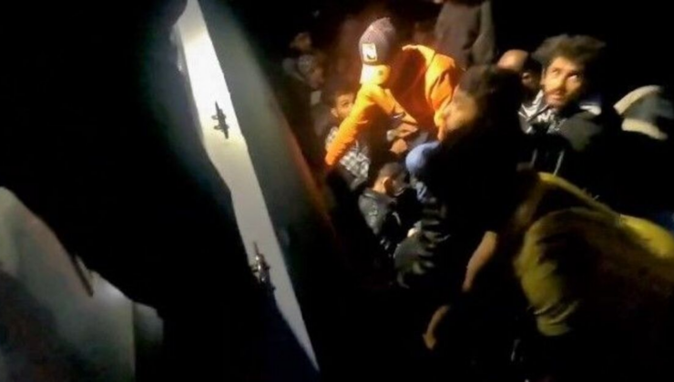 Çeşme açıklarında 23 düzensiz göçmen yakalandı