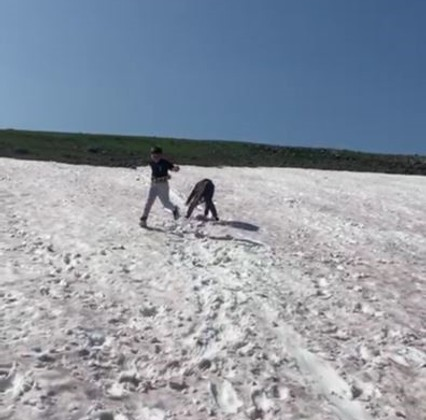 Aynı gün iki mevsim! Haziran ayında Ardahan'da kar manzarası