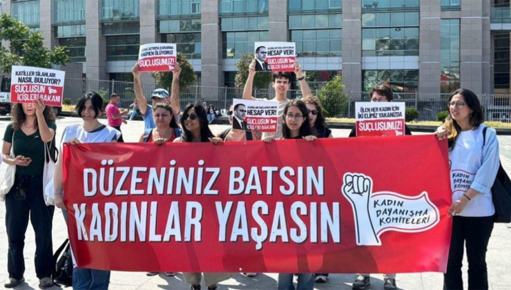 Açtıkları pankart yüzünden gözaltına alınan 2 kadın serbest bırakıldı