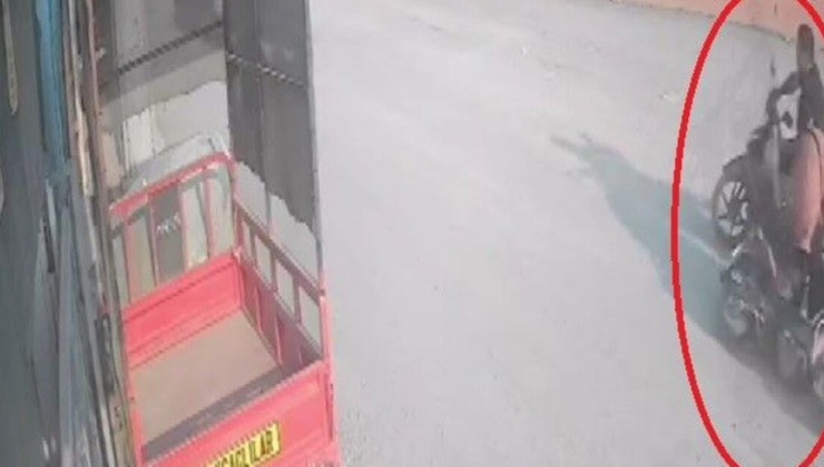 Motosikletten düştü, başka motosiklet çarptı!
