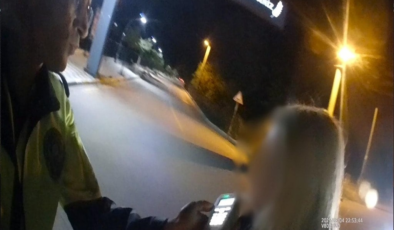 Ehliyetine el konulan kadın direksiyon başından canlı yayın açtı