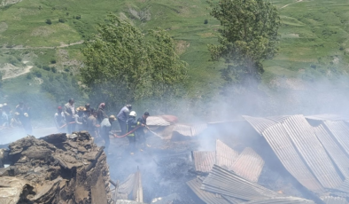 Van'da evde çıkan yangında bir çocuk hayatını kaybetti