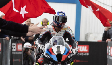 Milli motosikletçi Toprak Razgatlıoğlu, İtalya'da birinci oldu