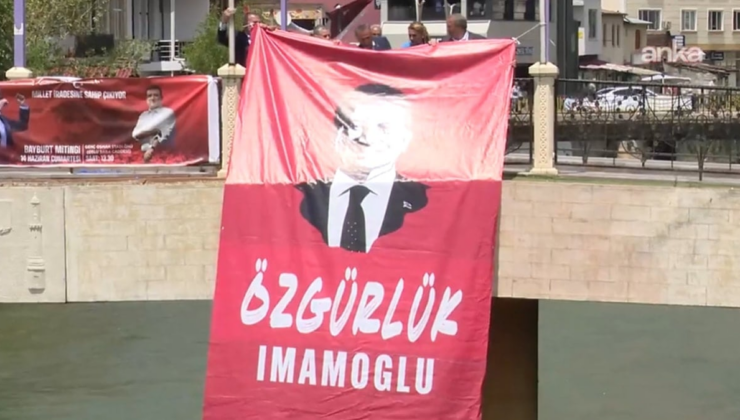 Çoruh Nehri'nin geçtiği köprüye "İmamoğlu'na Özgürlük" pankartı asıldı