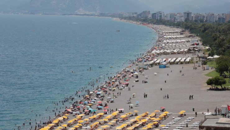 Antalya'da termometreler 35 derece! Sınav sonrası öğrenciler soluğu denizde aldı