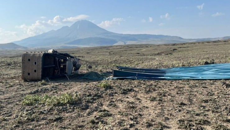 Ayakları ipe dolanan pilot, sepetten düştü!