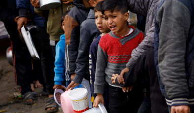 Katil İsrail'in, Gazze'de yardım almaya çalışanlara saldırılarında 300 Filistinli öldü