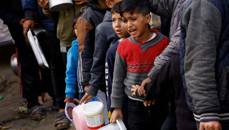 Katil İsrail'in, Gazze'de yardım almaya çalışanlara saldırılarında 300 Filistinli öldü