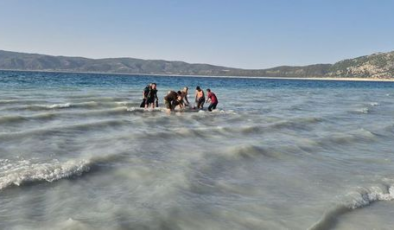 Salda Gölü'nde aile faciası! Baba ve oğul boğuldu