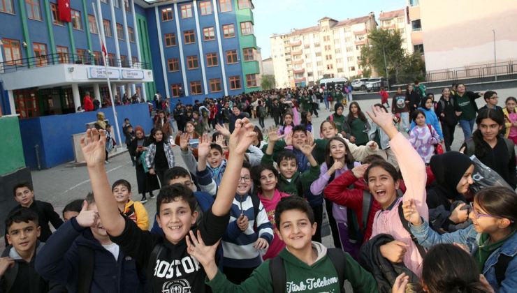 Yaklaşık 20 milyon öğrenci cuma günü karne alarak yaz tatiline girecek