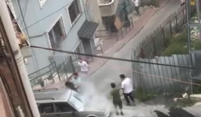 Arabasının yandığını görünce sinir krizi geçirdi! Camları kırdı kapıyı tekmeledi