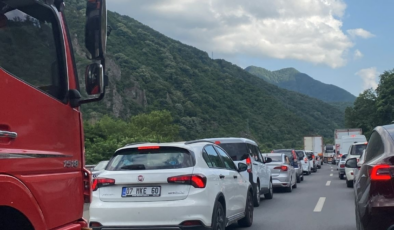Sakarya'da trafik kazası: 3 kişi yaralandı