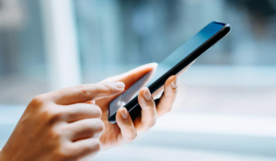 İtalya'da liselerde öğrencilerin cep telefonu kullanması yasaklandı