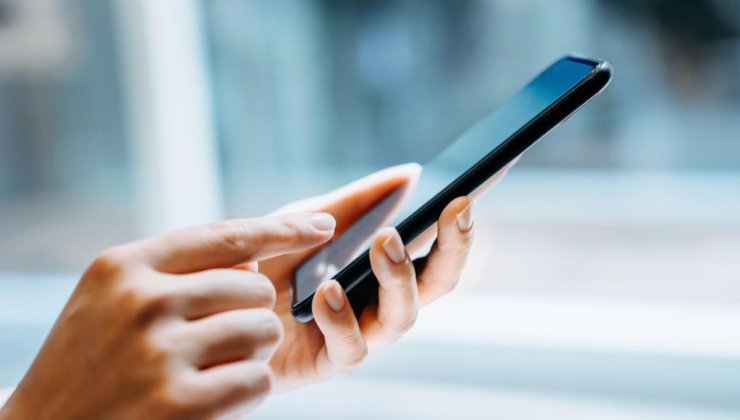 İtalya'da liselerde öğrencilerin cep telefonu kullanması yasaklandı