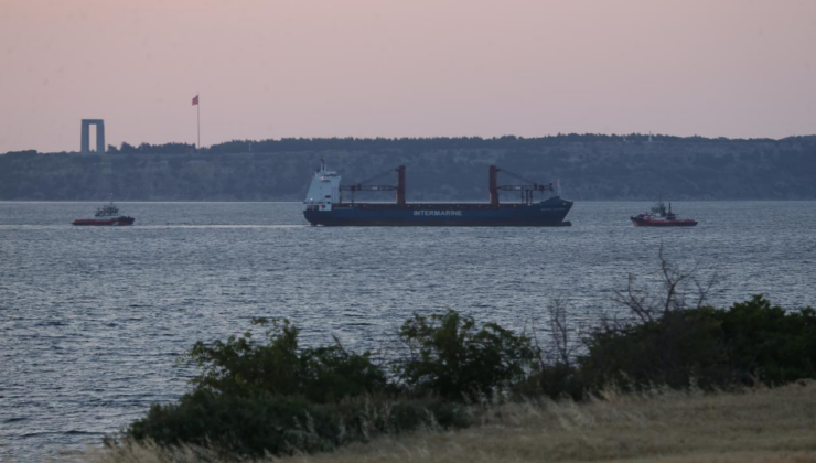 Çanakkale Boğazı'nda bir geminin makine dairesinde yangın