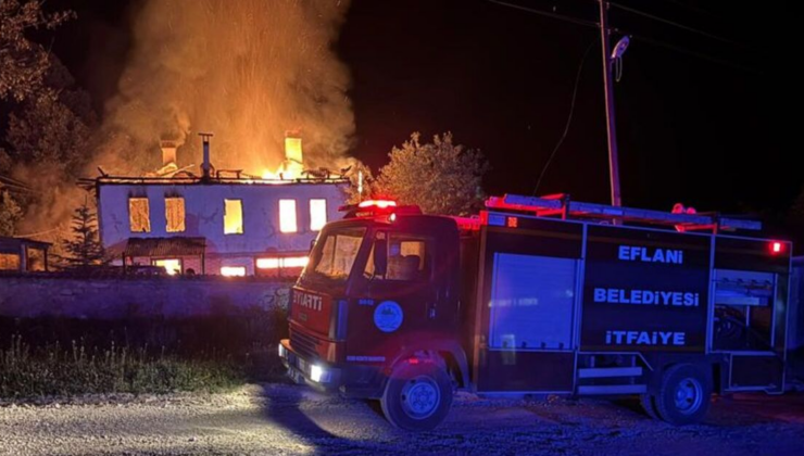 Karabük'te 2 katlı evde yangın!