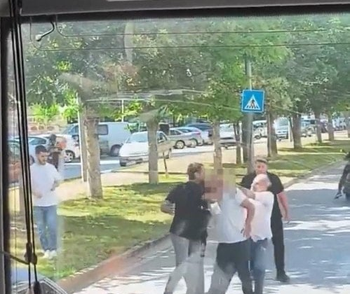 Yol ortasında kemerle boğmak istediler