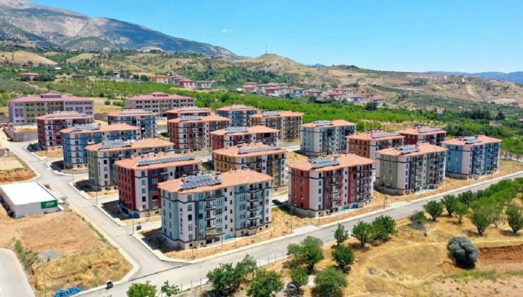Deprem bölgesinde 49 bin 56 bağımsız bölüm yarın hak sahiplerine teslim edilecek