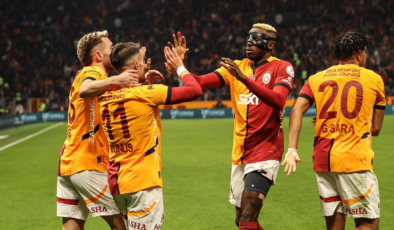 Galatasaray forma göğüs sponsorluğu için Pasifik Holding'le anlaşmaya vardı