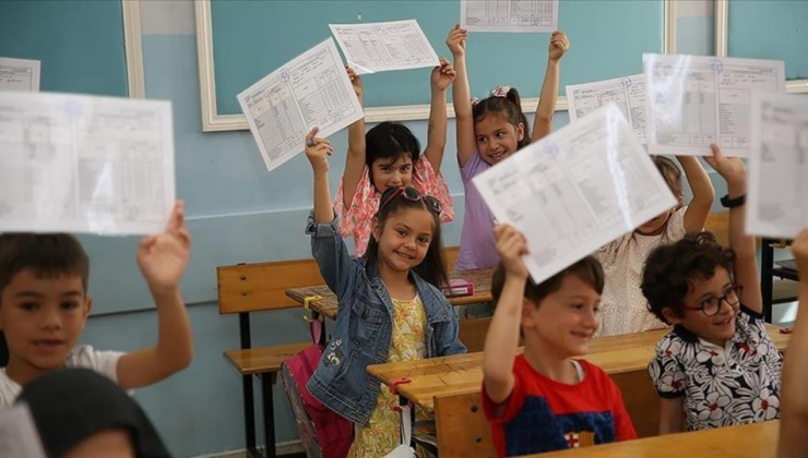 20 milyon öğrenci tatile giriyor: Karneler yarın dağıtılıyor!