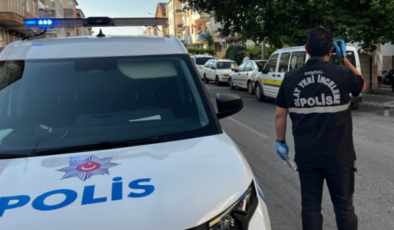 Alkolü arkadaşlar birbirini bıçakladı