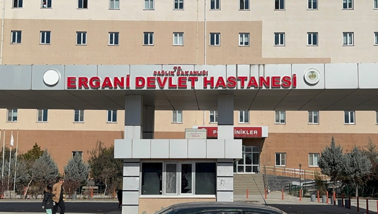 Baba dehşeti: Uyuyan kızlarını bıçakladı