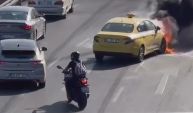 İstanbul'da taksi alev alev yandı