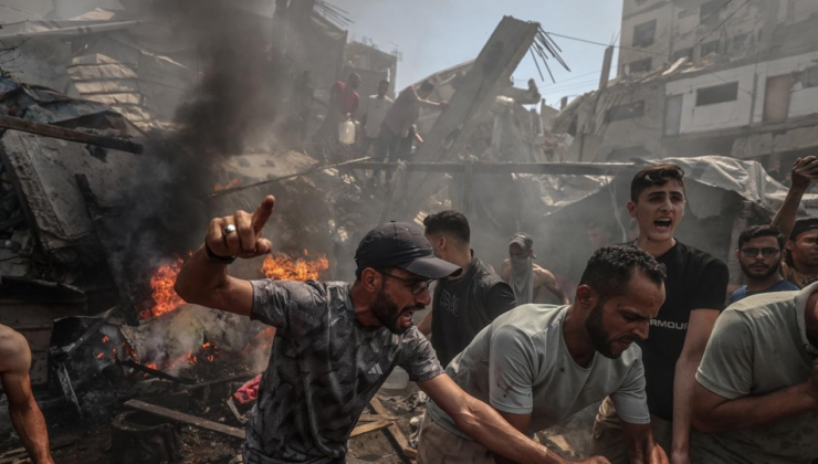 Soykırımcı İsrail'in Gazze'de bir eve ve bir grup Filistinliye yönelik saldırısında 11 kişi öldü