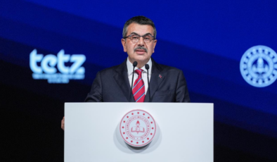 Bakan Tekin: Teknolojiyi merkeze alan ama ona teslim olmayan bireyler yetiştirmeyi hedefledik