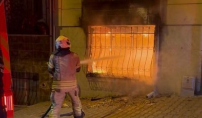 Esenyurt'ta 5 katlı binada korkutan yangın