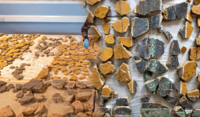 Binlerce parçaya bölünmüştü, yıllar sonra bir araya getirildi: Bu sanat eserinde tek bir şey yazıyordu
