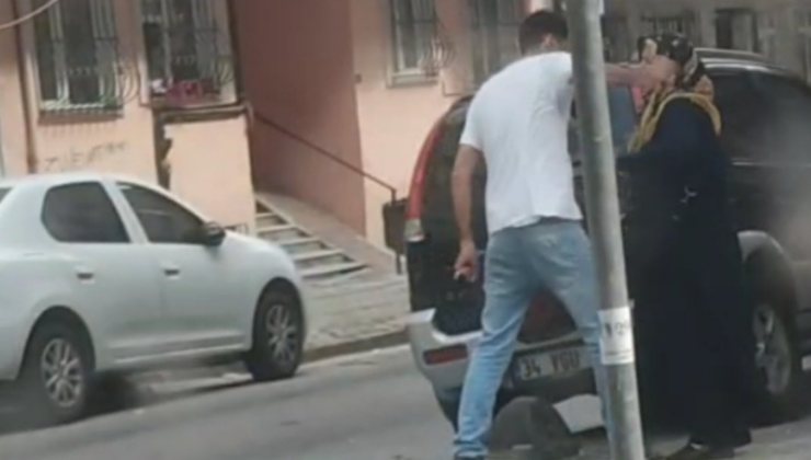 Cani evlat sokak ortasında annesini dövdü! Kimse yardım eli uzatmadı