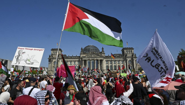 Berlin'de on binlerce kişi Gazze için birlikte yürüyüşüne katıldı