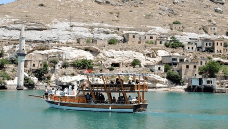 Kayyumdan akıalmaz ihale: Olmayan tekneye 600 bin TL harcadı