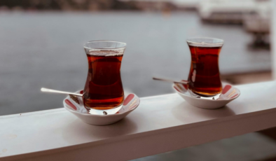 Bakanlık markaları tek tek ifşa etti: Siyah çayda gıda boyası, pekmezde şeker ilavesi tespit edildi!