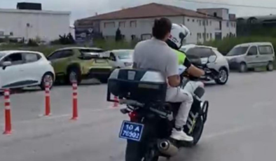 Sınava geç kalan öğrencilerin yardımına polis yetişti