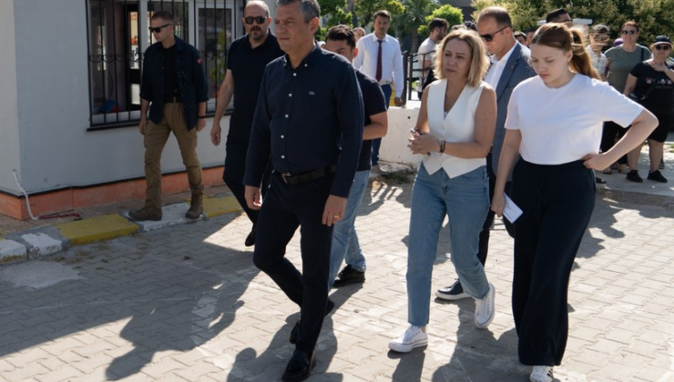 CHP Lideri Özel, YKS'nin ikinci oturumunda da Nehir Zeyrek'in yanındaydı