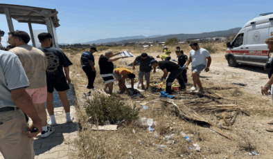 İzmir'de motosiklet, otobüs durağına çarptı: 2 yaralı