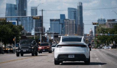 Tesla, otonom taksiler dönemini resmen başlattı