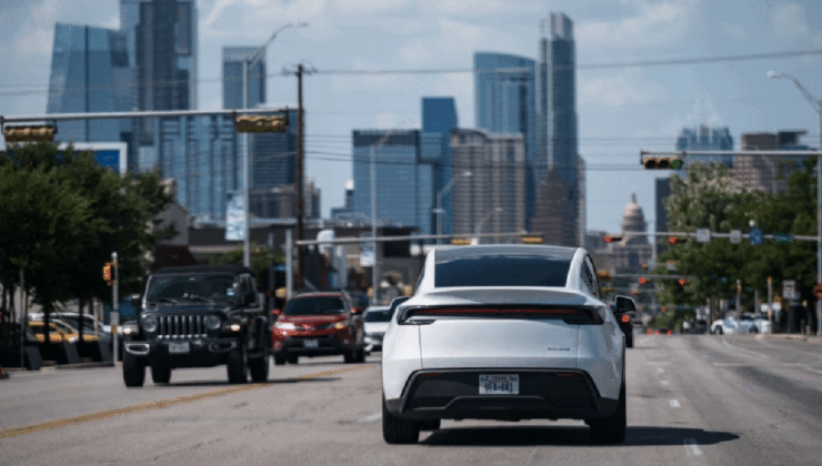 Tesla, otonom taksiler dönemini resmen başlattı