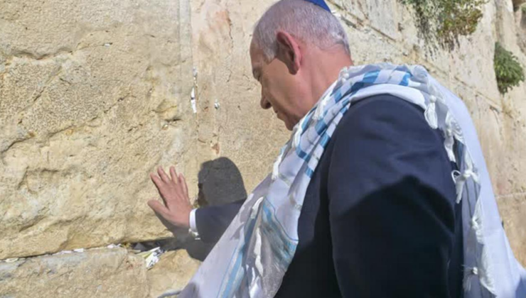 Netanyahu, ABD'nin İran'a saldırılarının ardından Trump için Ağlama Duvarı'nda dua etti