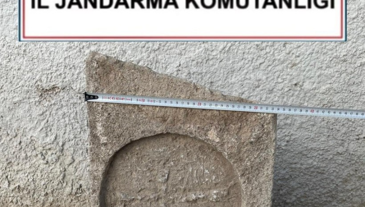 Jandarma durdurdu, içinden Bizans dönemine ait mezar steli çıktı