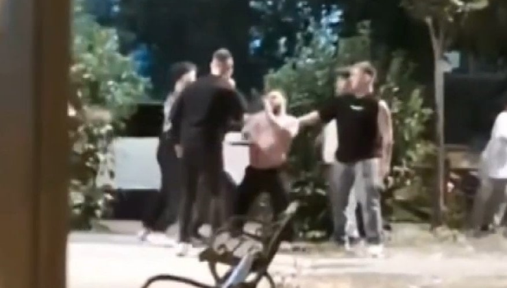 Ataşehir'de tekmeli yumruklu kavga! Polis zor ayırdı