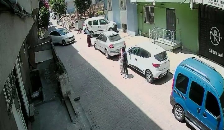 Kadın sürücü park için yardım istediğine bin pişman oldu